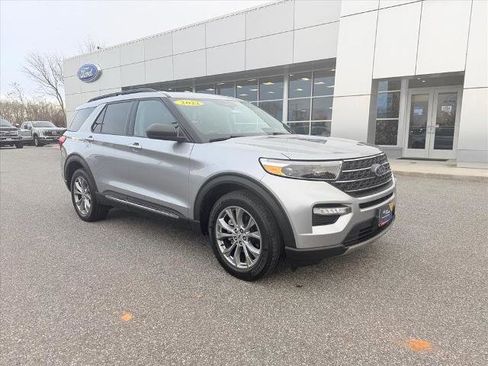Certified 2022 Ford Explorer XLT w/ Equipment Group 202A image 2