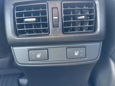 Used 2017 Subaru Outback 2.5i Limited image 18