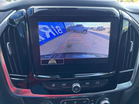 Used 2021 Chevrolet Traverse LT image 12