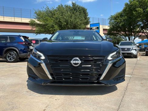 Used 2025 Nissan Altima 2.5 SV FWD image 4