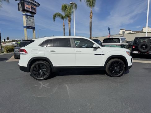 Used 2024 Volkswagen Atlas Cross Sport SE w/ Panoramic Sunroof Package image 11