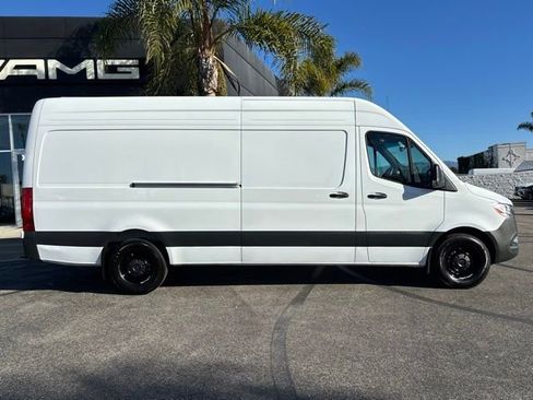 Used 2025 Mercedes-Benz Sprinter 2500 image 2