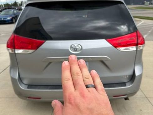 Used 2013 Toyota Sienna XLE FWD image 14