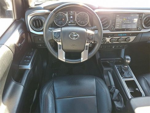 Used 2021 Toyota Tacoma Limited image 11