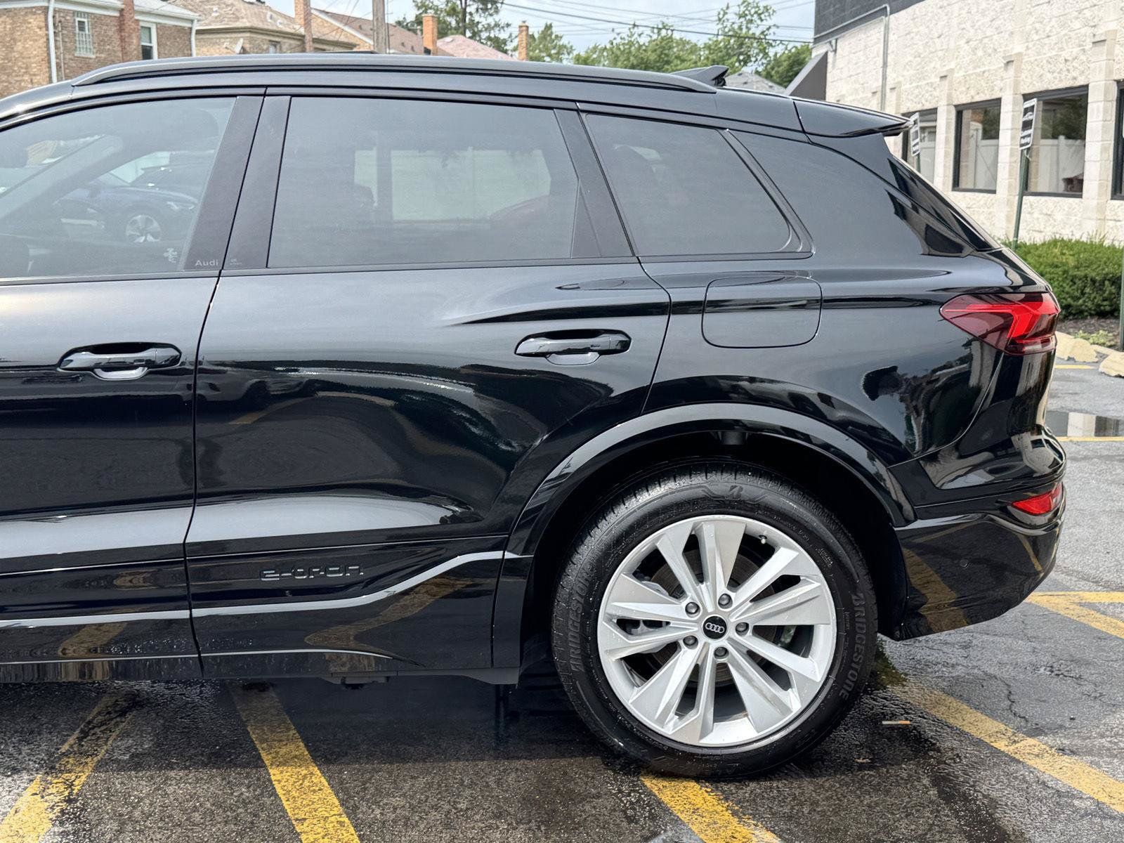 Used 2025 Audi Q6 e-tron Premium w/ Convenience Package RWD image 7
