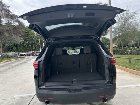 Used 2023 Chevrolet Traverse LT image 22