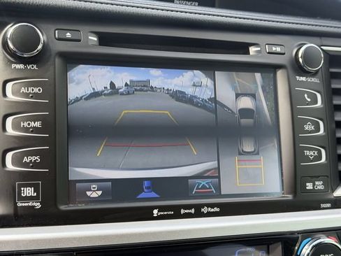 Used 2019 Toyota Highlander Limited Platinum FWD image 16