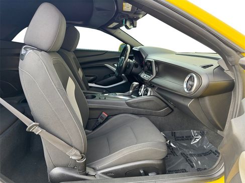 Used 2018 Chevrolet Camaro SS image 18
