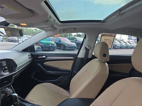 Used 2019 Volkswagen Jetta SE w/ Cold Weather Package FWD image 22