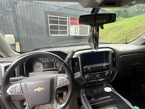 Used 2016 Chevrolet Silverado 1500 LTZ Z71 w/ LTZ Plus Package AWD/4WD image 21