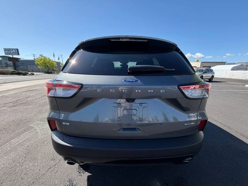 Used 2022 Ford Escape SE w/ SE Sport Appearance Package image 7