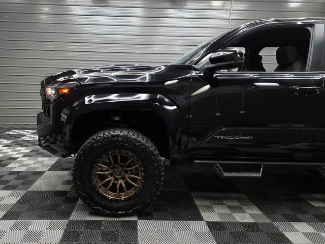 Used 2024 Toyota Tacoma TRD Sport AWD/4WD image 40