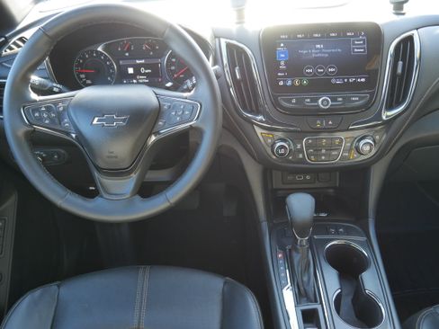 Used 2024 Chevrolet Equinox Premier AWD/4WD image 17