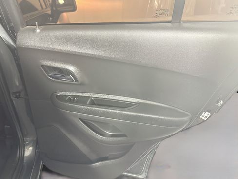 Used 2020 Chevrolet Trax LS FWD image 10