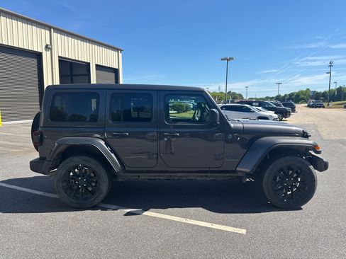 Used 2025 Jeep Wrangler Sahara w/ Safety Group image 4