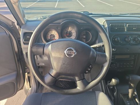 Used 2004 Nissan Frontier S/C AWD/4WD image 9