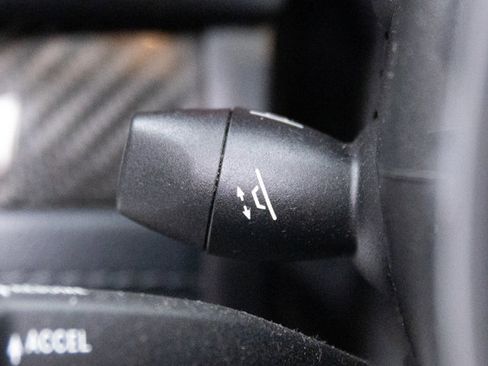 Used 2015 Mercedes-Benz SL 63 AMG w/ Driver Assistance Package image 85