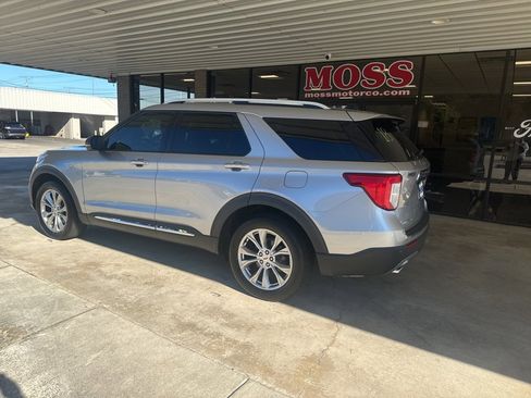 Used 2021 Ford Explorer Limited w/ Equipment Group 301A image 6