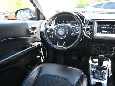 Used 2018 Jeep Compass Latitude w/ Popular Equipment Group AWD/4WD image 10