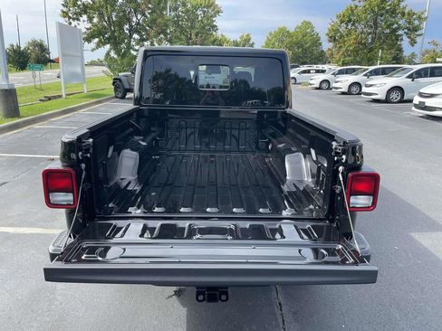 New 2025 Jeep Gladiator Sport image 28