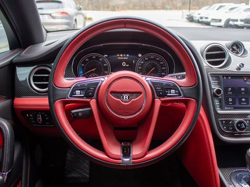 Used 2019 Bentley Bentayga image 14
