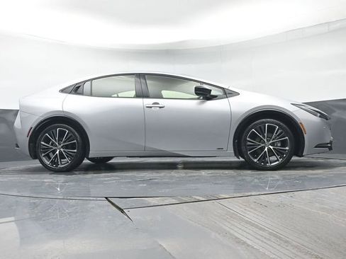 Used 2025 Toyota Prius XLE image 34