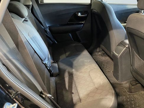 Used 2022 Kia Niro LXS image 7