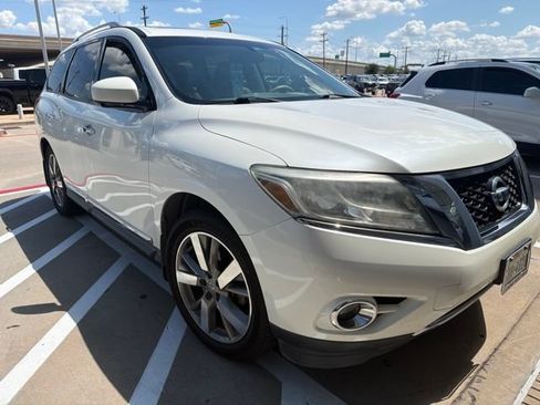 Used 2015 Nissan Pathfinder Platinum w/ Cargo Package FWD image 2