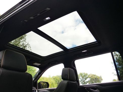 Used 2024 GMC Yukon XL SLT w/ SLT Luxury Package image 32