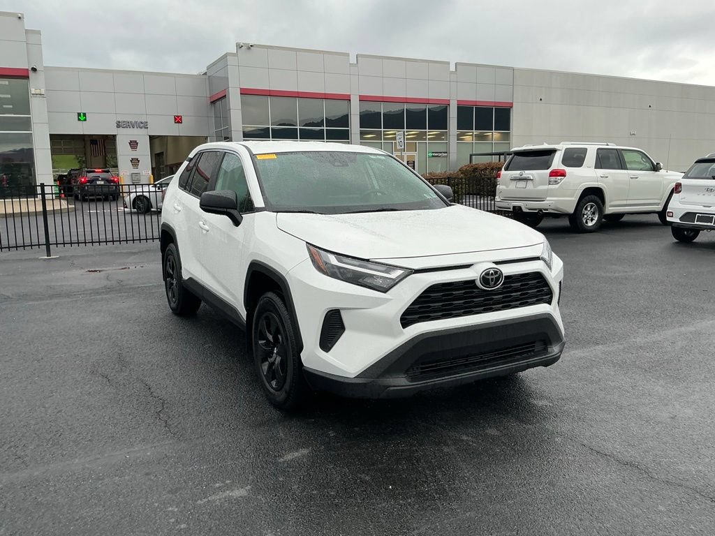 Certified 2023 Toyota RAV4 LE AWD/4WD image 3