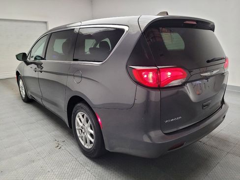 Used 2023 Chrysler Voyager LX FWD image 5