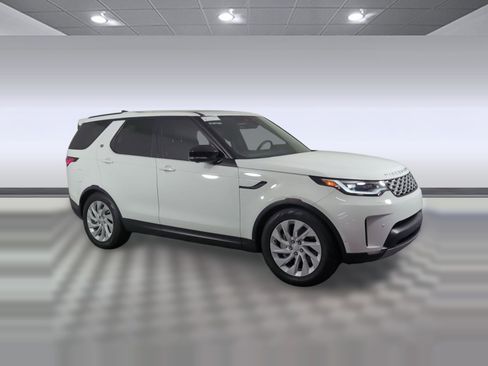 Certified 2025 Land Rover Discovery S image 6