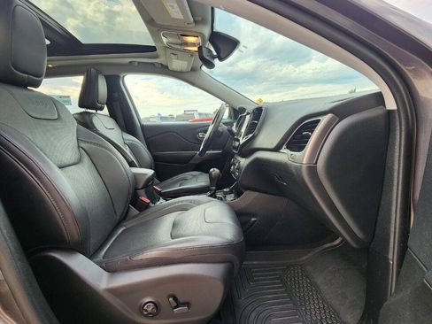 Used 2019 Jeep Cherokee Limited AWD/4WD image 18