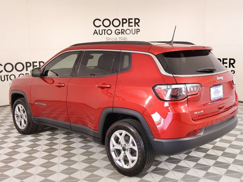 Used 2025 Jeep Compass Latitude AWD/4WD image 21