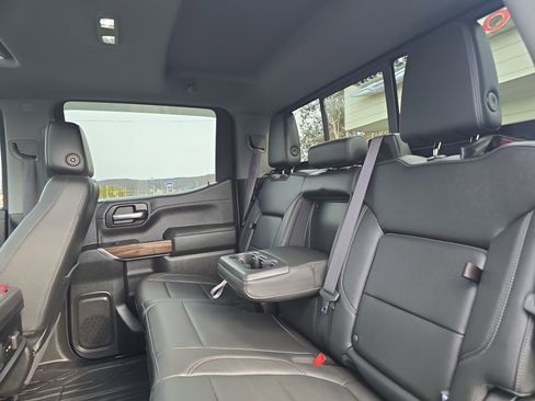 Used 2020 Chevrolet Silverado 1500 LT Trail Boss w/ Midnight Edition image 15