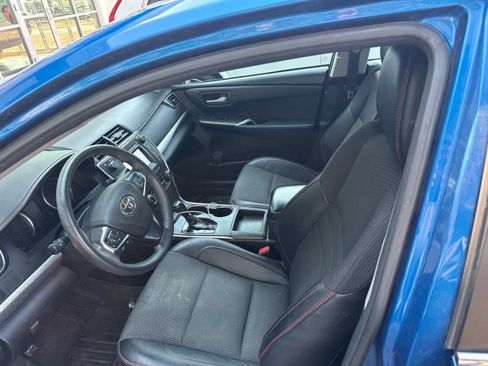 Used 2017 Toyota Camry SE FWD image 3