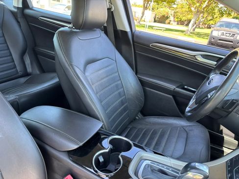 Used 2014 Ford Fusion SE w/ Equipment Group 202A FWD image 15