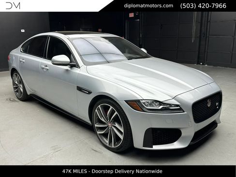 Used 2018 Jaguar XF S RWD image 9