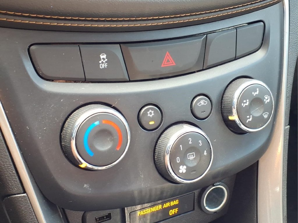 Used 2017 Chevrolet Trax LT w/ LT Convenience Package FWD image 24