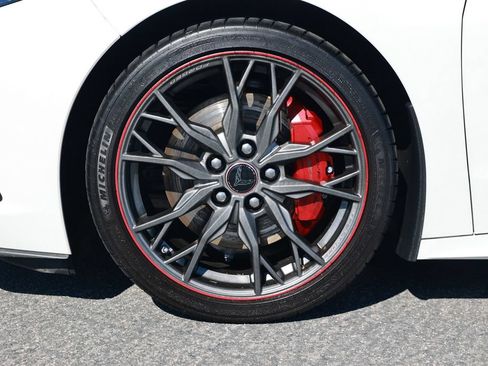 Used 2023 Chevrolet Corvette Stingray Premium Conv w/ Z51 Performance Package RWD image 11