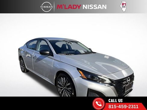 Used 2024 Nissan Altima 2.5 SV image 1