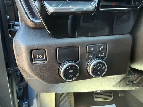 Used 2024 GMC Sierra 1500 SLT image 11