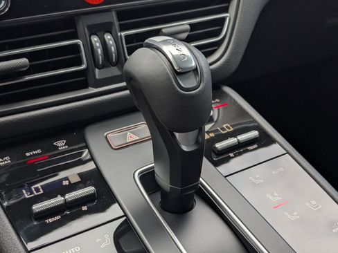 New 2026 Porsche Macan AWD/4WD image 20