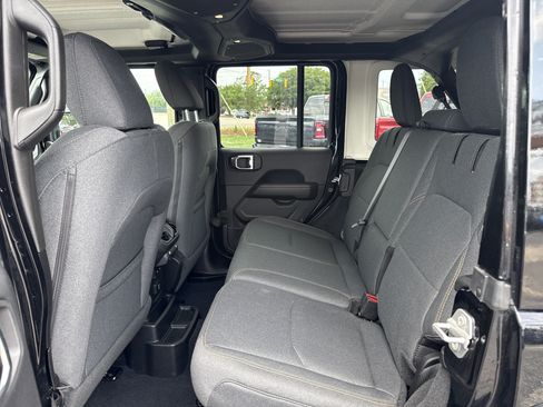 Certified 2025 Jeep Wrangler Unlimited Sahara w/ Safety Group AWD/4WD image 28