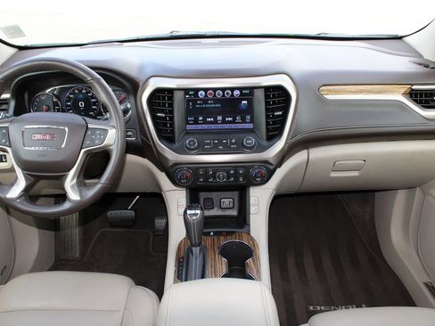 Used 2019 GMC Acadia Denali w/ Technology Package FWD image 9