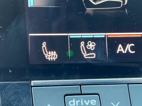 Used 2019 Audi Q8 Premium Plus AWD/4WD image 32
