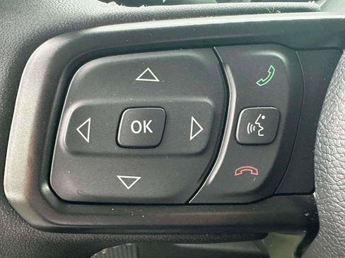Used 2025 Jeep Wrangler Sport AWD/4WD image 15