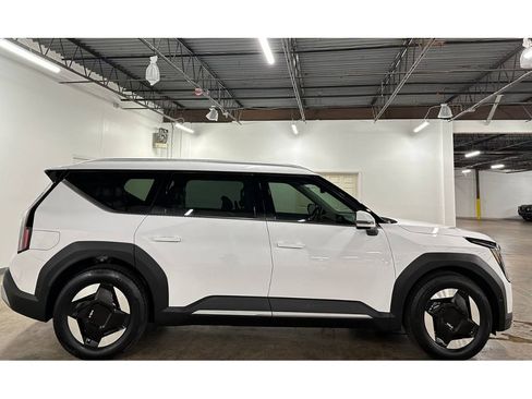 Used 2026 Kia EV9 Wind AWD/4WD image 9