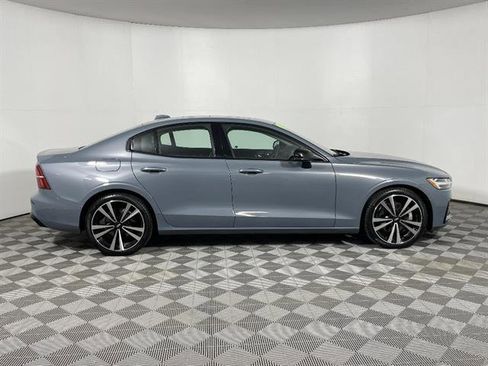 Used 2023 Volvo S60 B5 Plus image 8