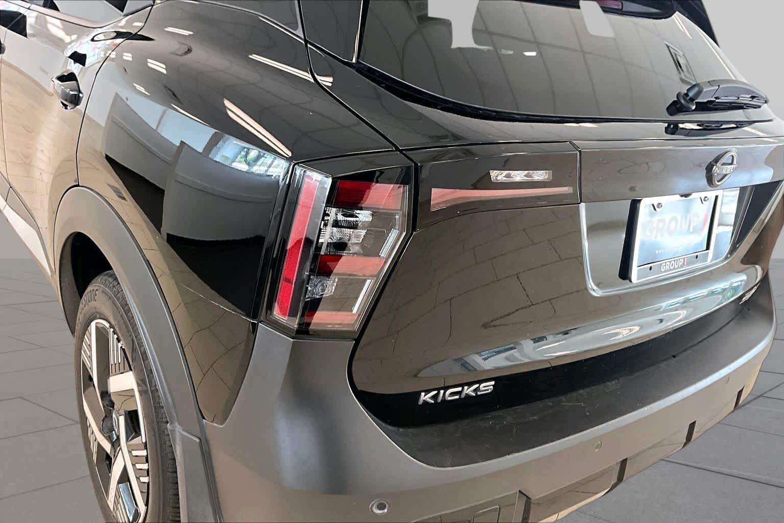 Used 2025 Nissan Kicks SV FWD image 27